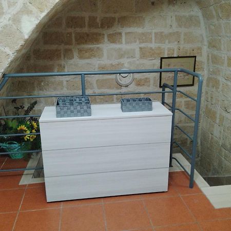 Casa Vacanza Nel Cuore Della Pietra Barletta Extérieur photo