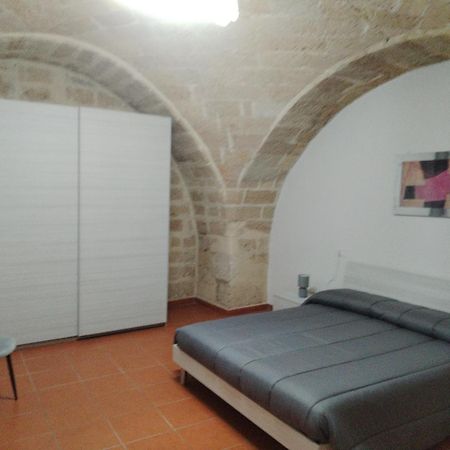 Casa Vacanza Nel Cuore Della Pietra Barletta Extérieur photo
