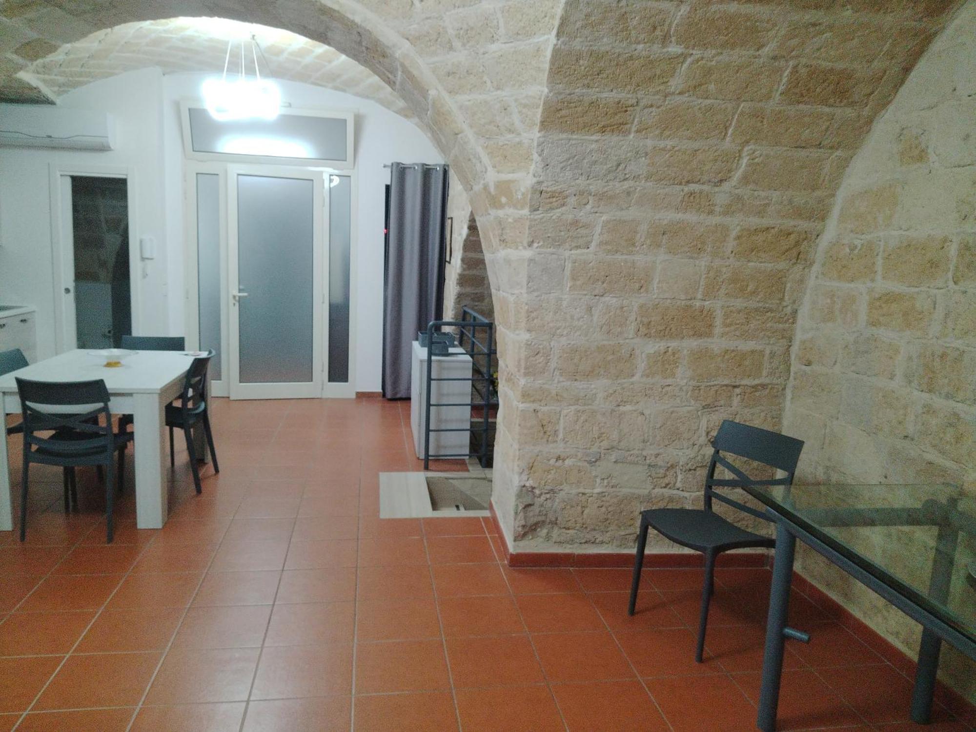 Casa Vacanza Nel Cuore Della Pietra Barletta Extérieur photo