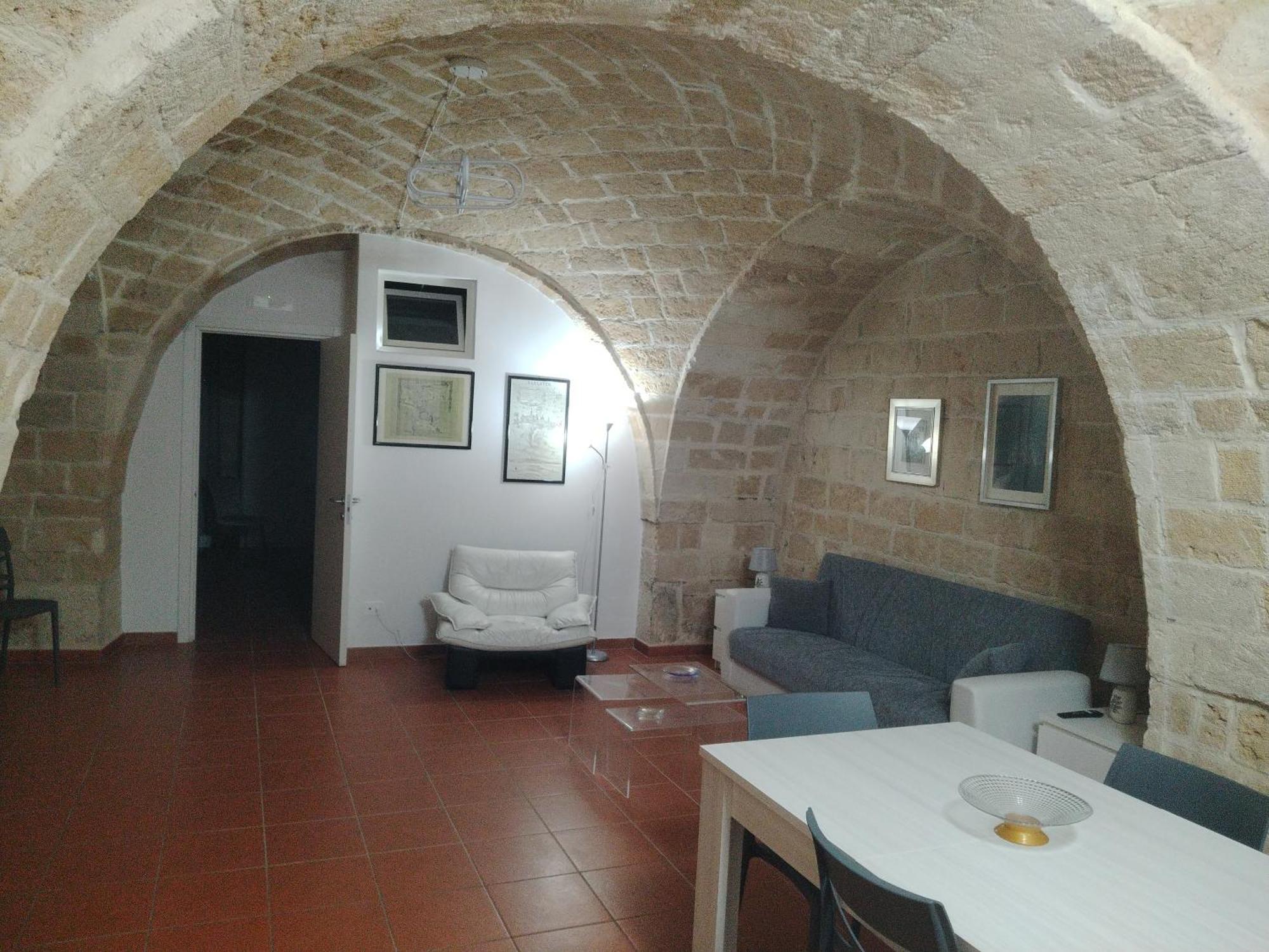 Casa Vacanza Nel Cuore Della Pietra Barletta Extérieur photo
