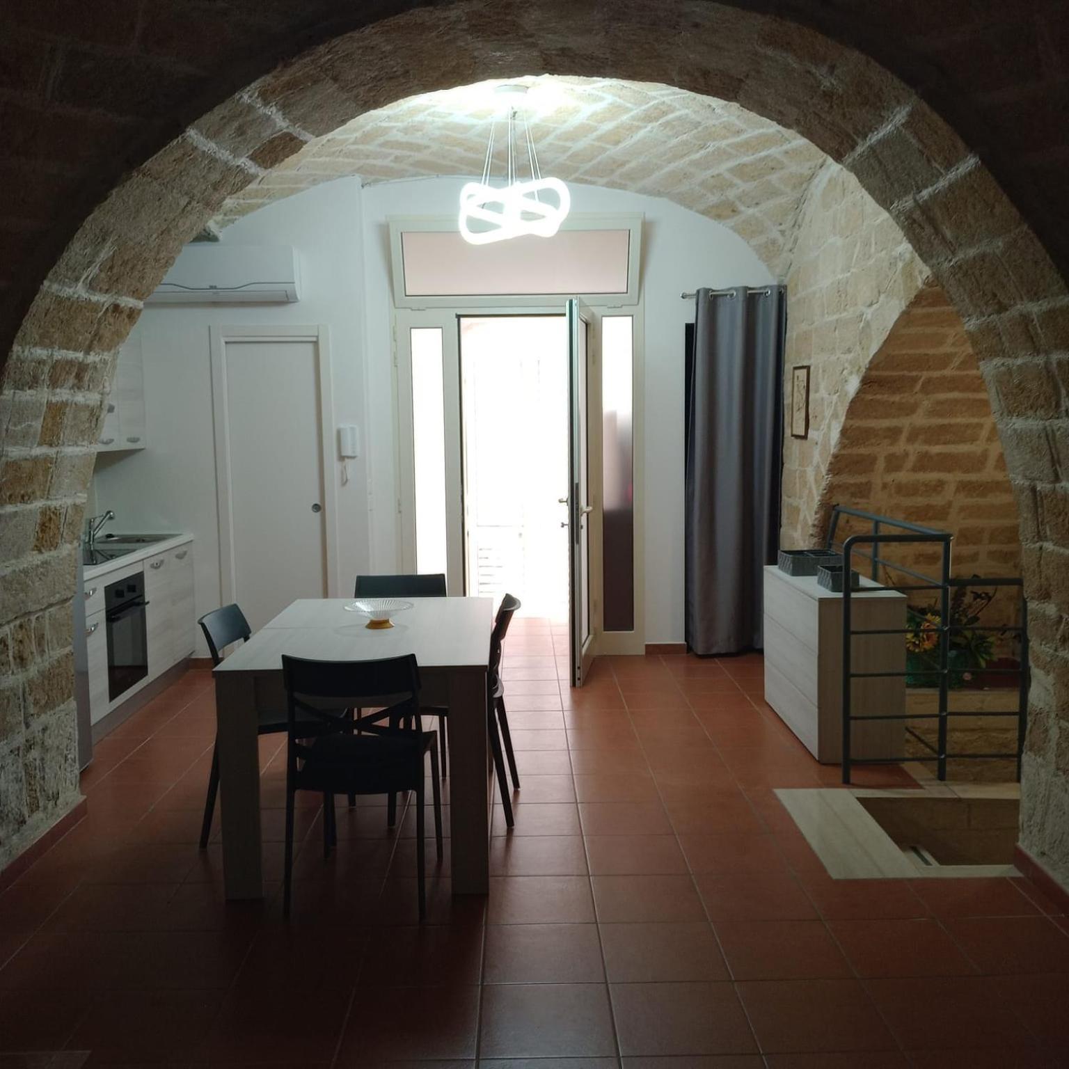 Casa Vacanza Nel Cuore Della Pietra Barletta Extérieur photo