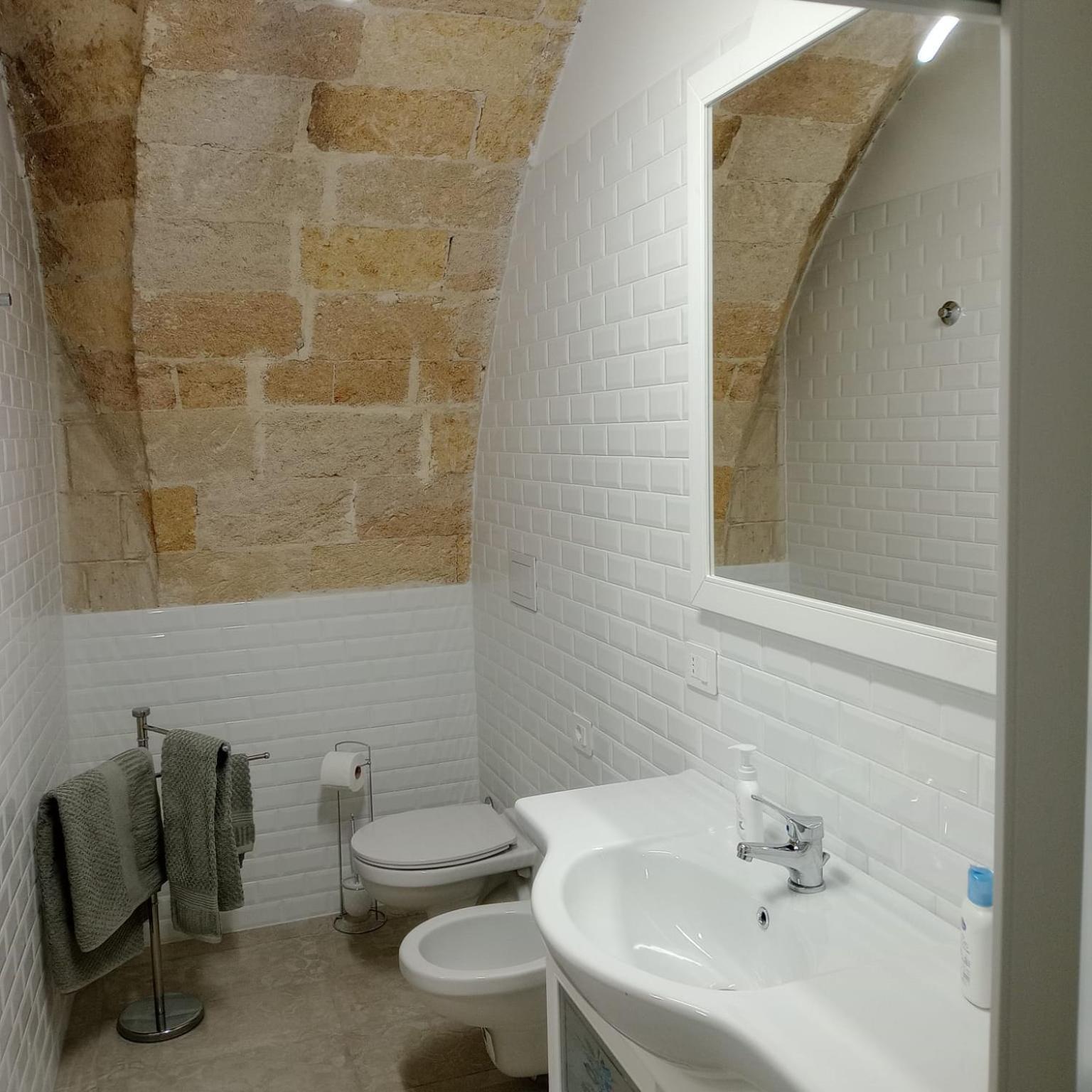 Casa Vacanza Nel Cuore Della Pietra Barletta Extérieur photo