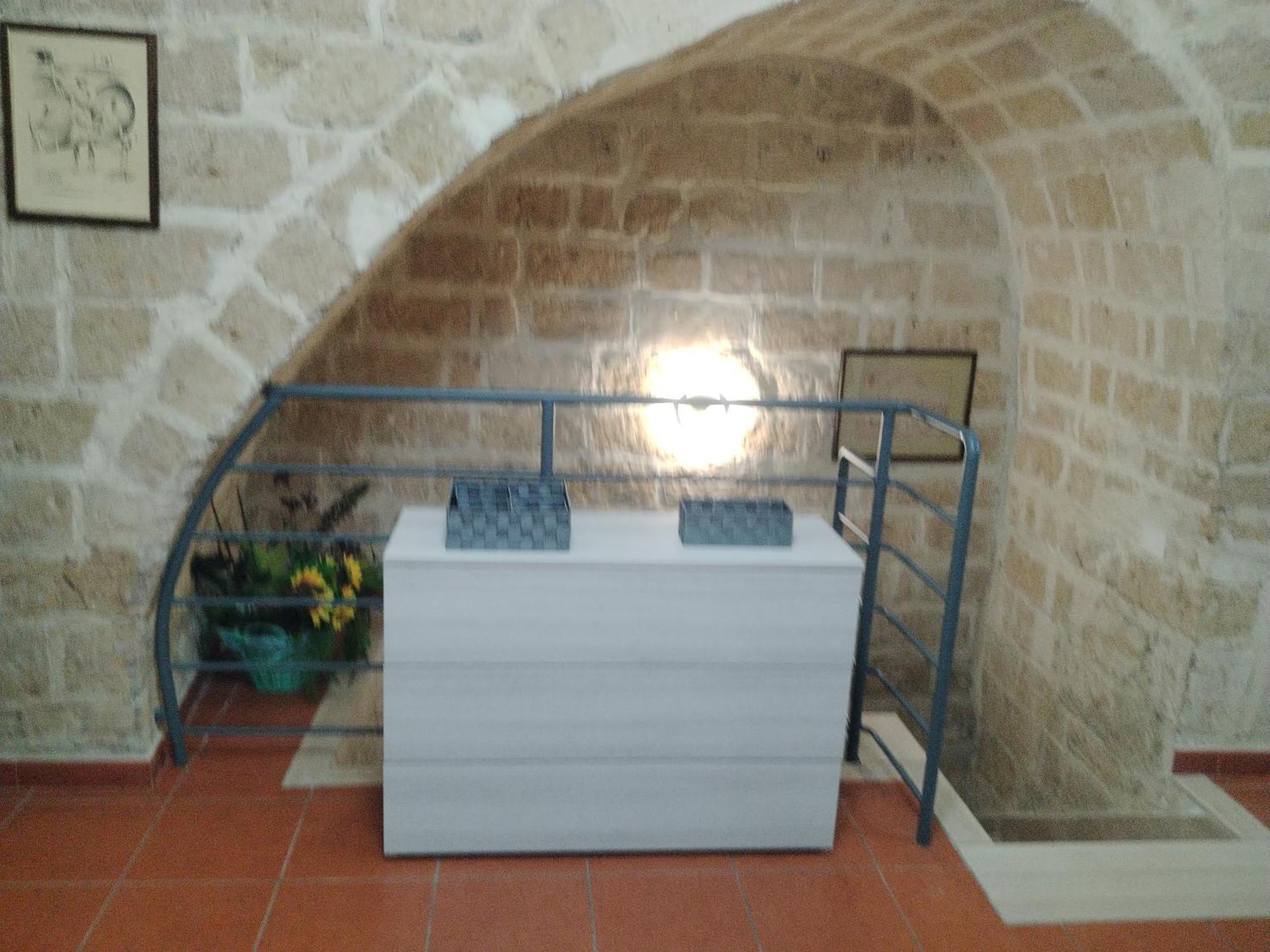 Casa Vacanza Nel Cuore Della Pietra Barletta Extérieur photo
