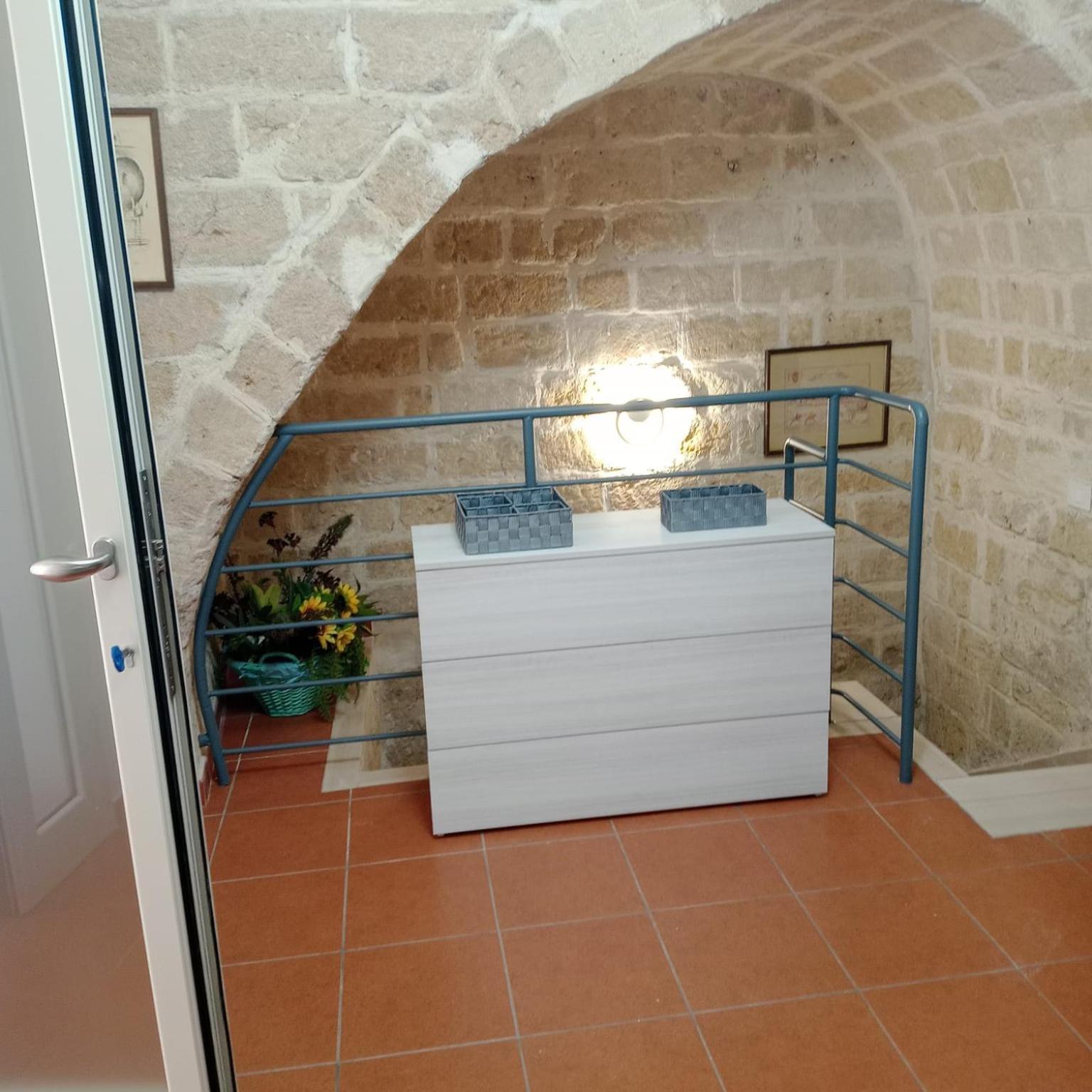 Casa Vacanza Nel Cuore Della Pietra Barletta Extérieur photo