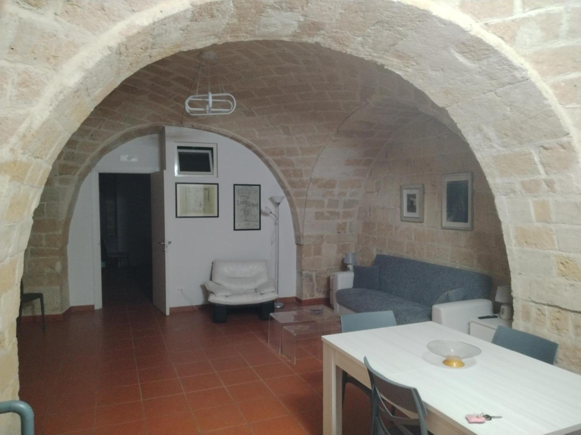 Casa Vacanza Nel Cuore Della Pietra Barletta Extérieur photo