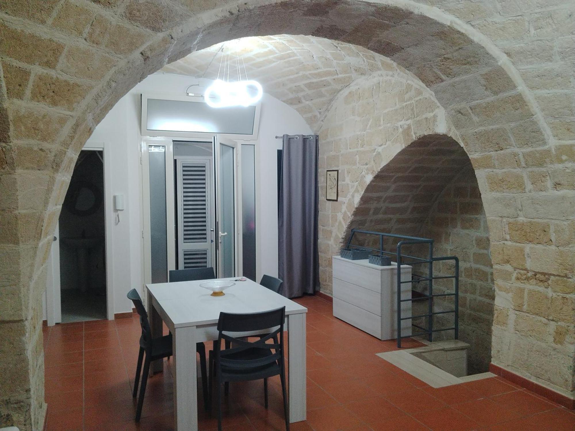 Casa Vacanza Nel Cuore Della Pietra Barletta Extérieur photo
