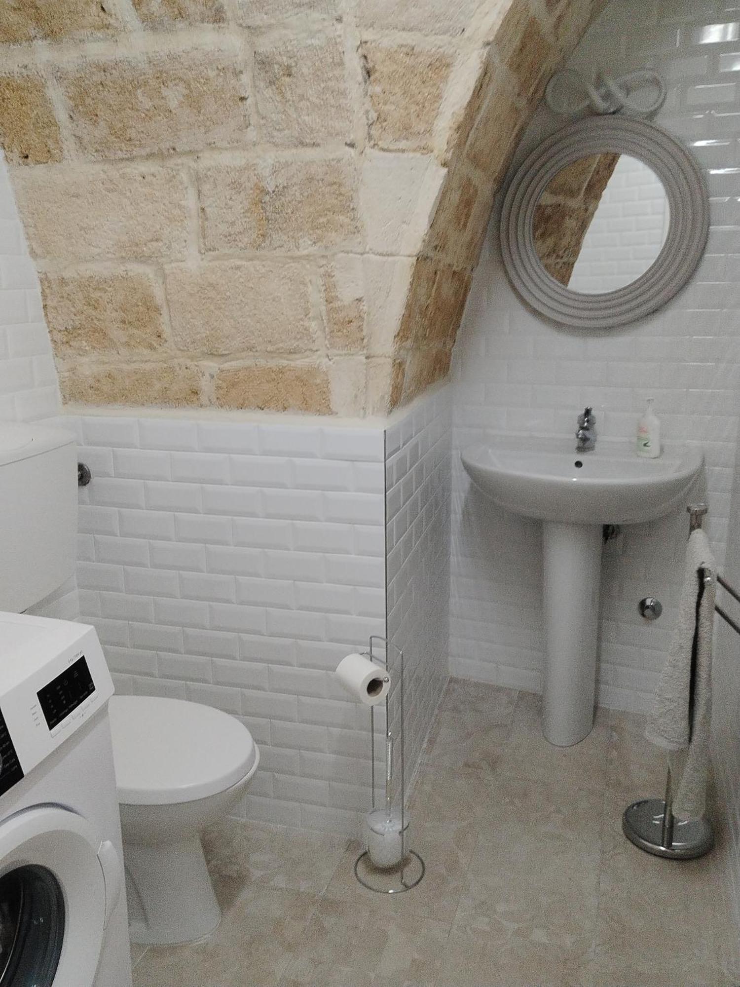Casa Vacanza Nel Cuore Della Pietra Barletta Extérieur photo