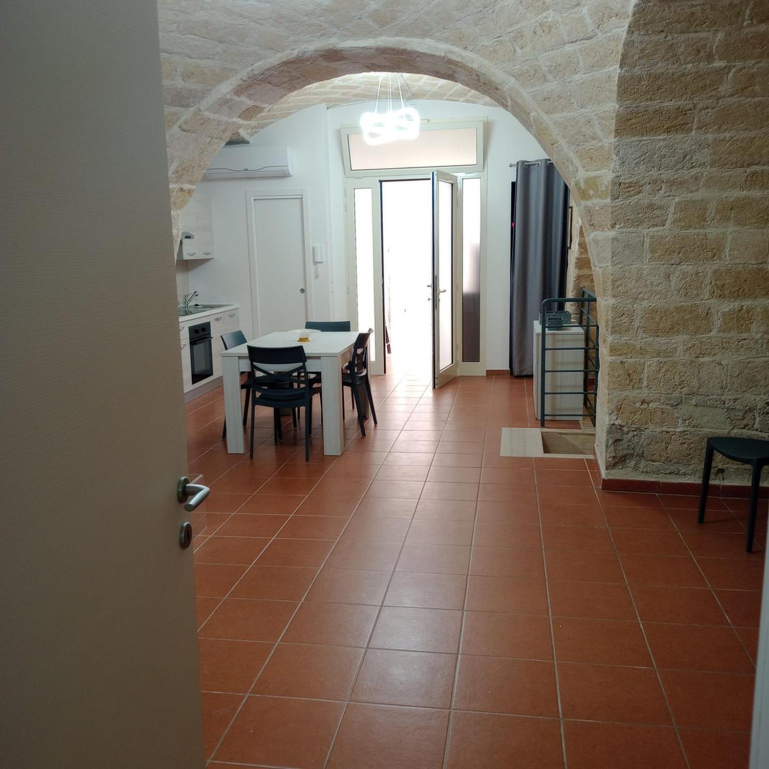 Casa Vacanza Nel Cuore Della Pietra Barletta Extérieur photo