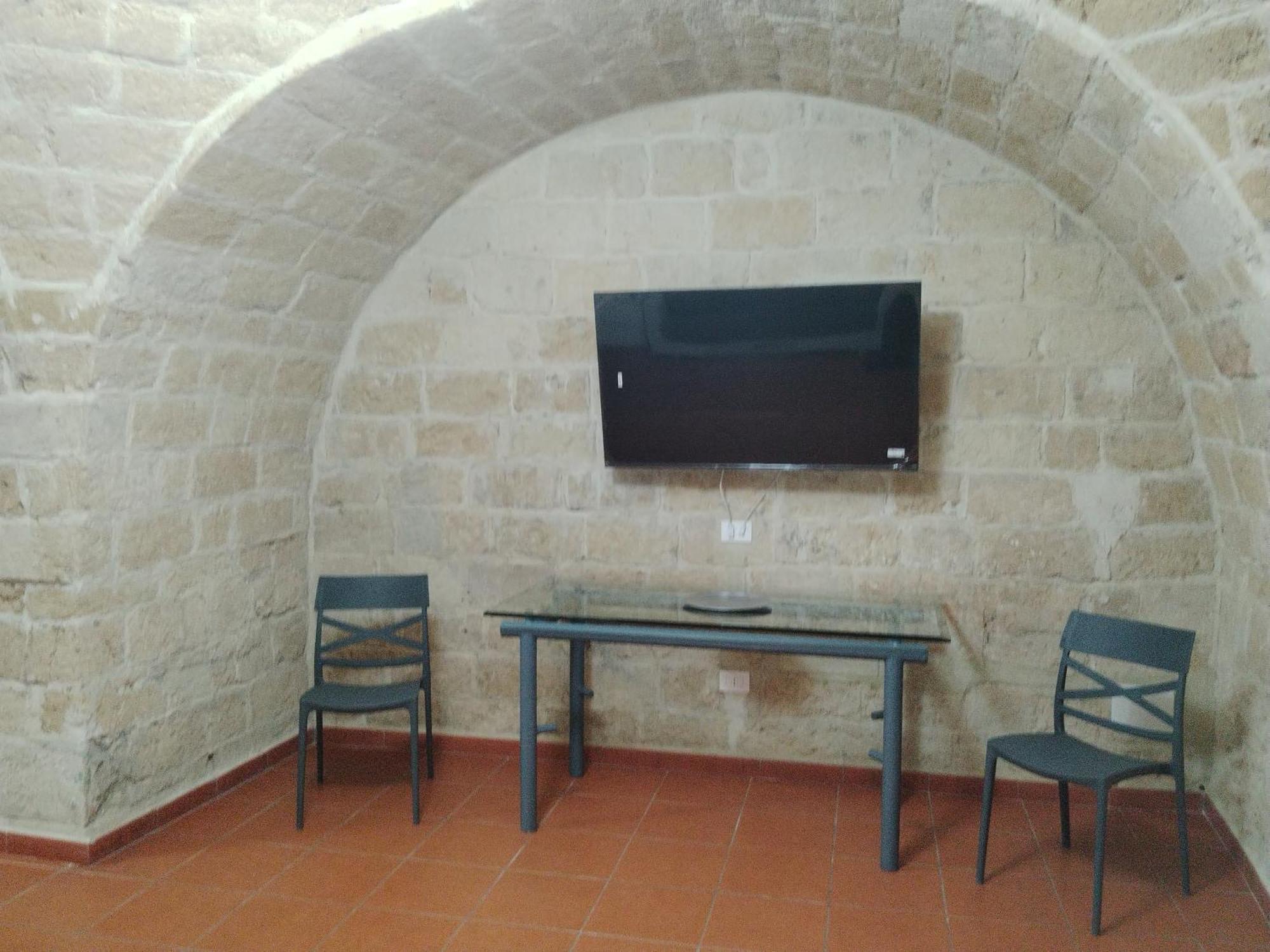 Casa Vacanza Nel Cuore Della Pietra Barletta Extérieur photo