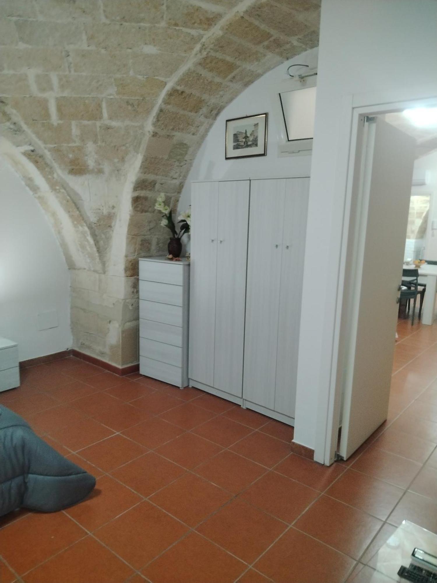 Casa Vacanza Nel Cuore Della Pietra Barletta Extérieur photo
