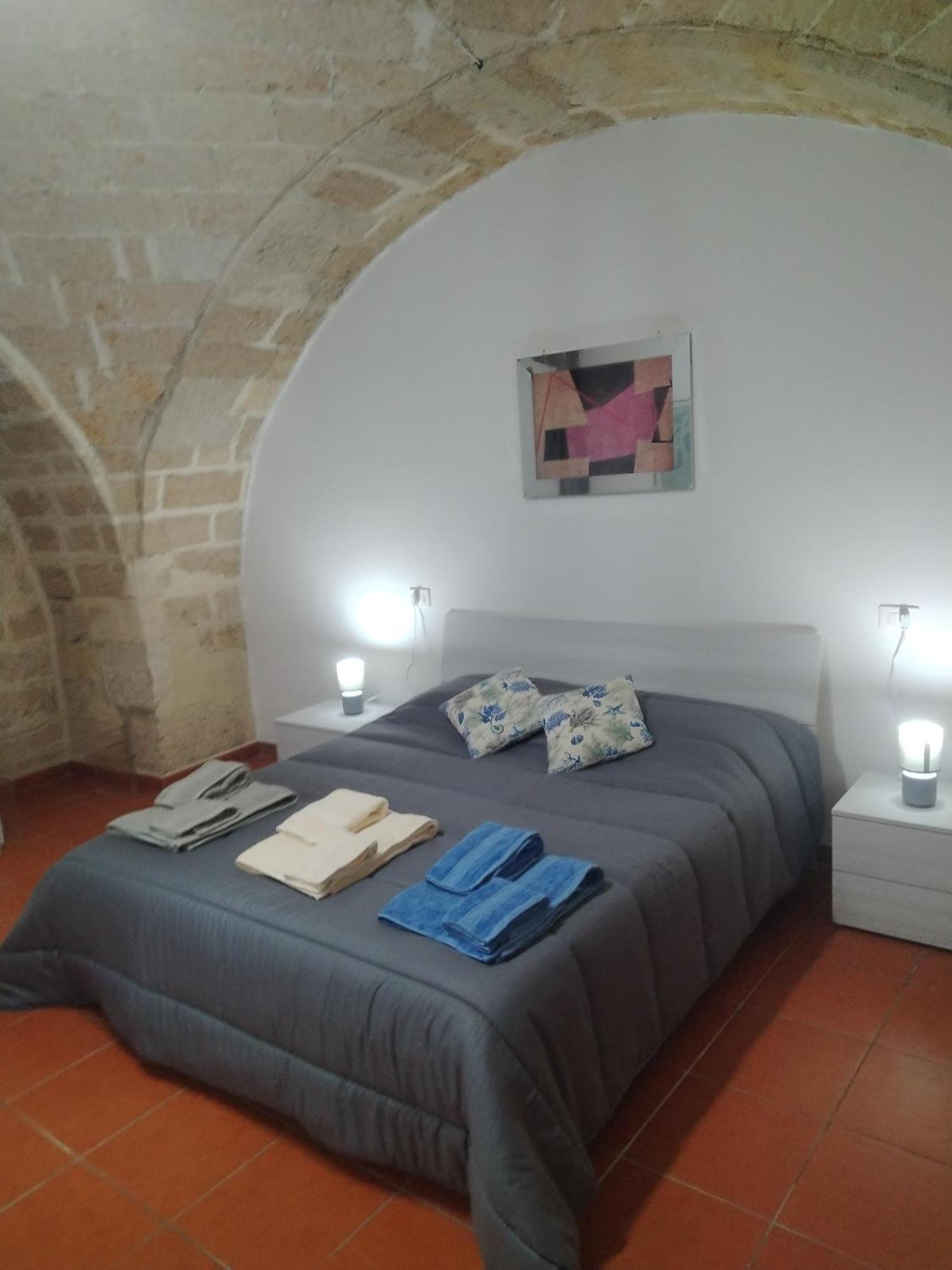 Casa Vacanza Nel Cuore Della Pietra Barletta Extérieur photo