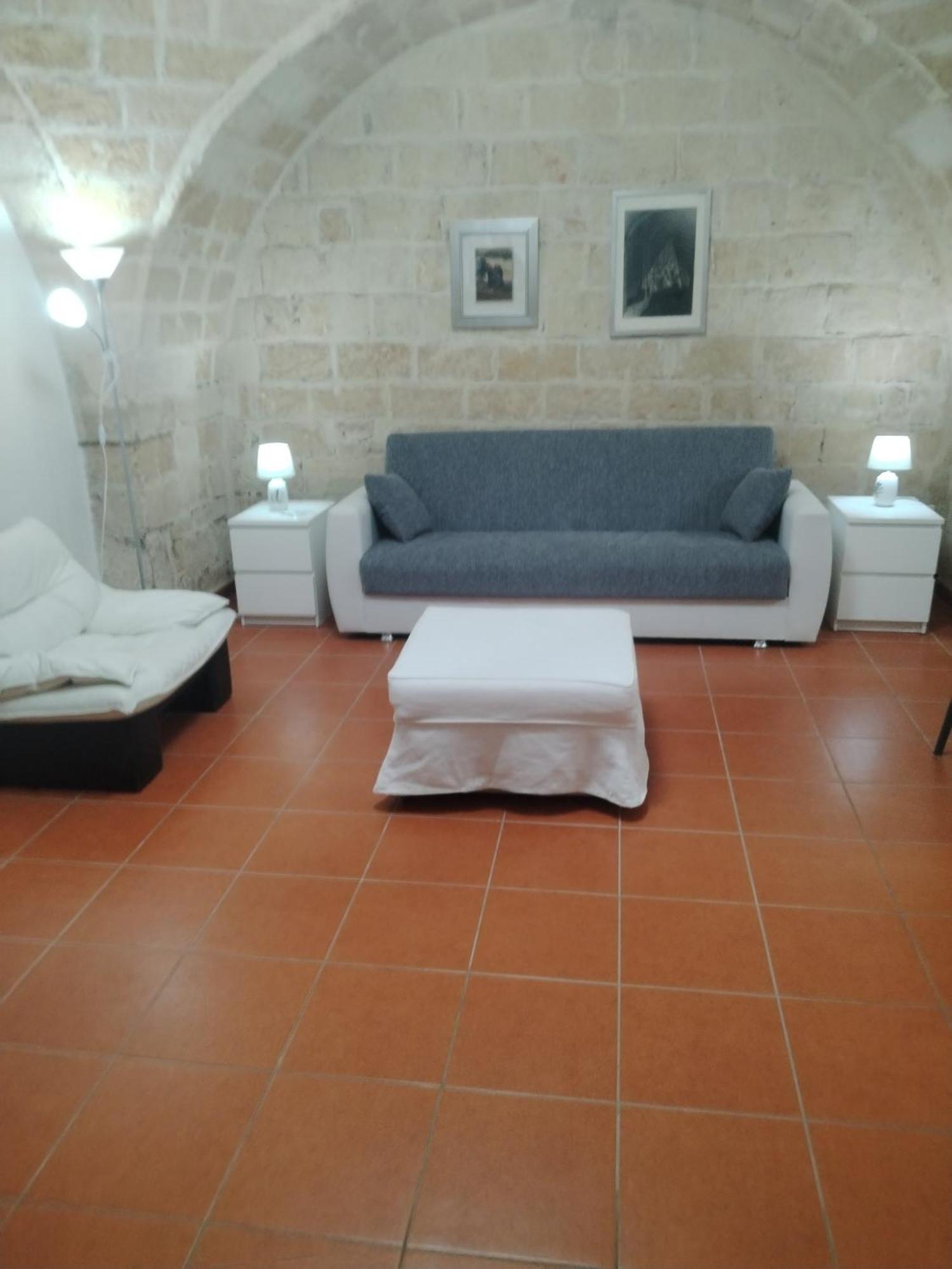 Casa Vacanza Nel Cuore Della Pietra Barletta Extérieur photo