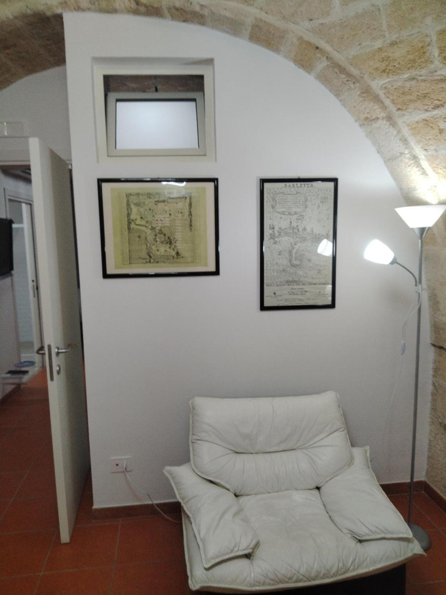 Casa Vacanza Nel Cuore Della Pietra Barletta Extérieur photo