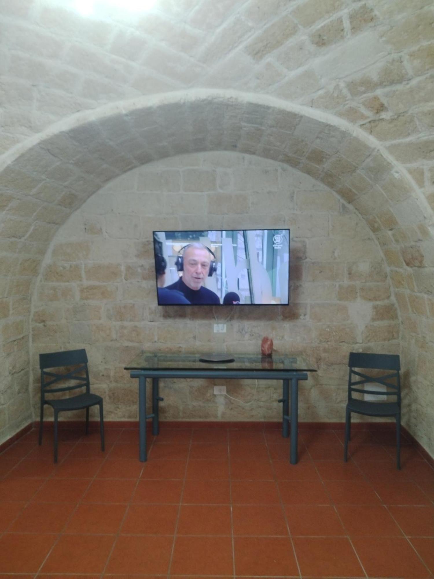 Casa Vacanza Nel Cuore Della Pietra Barletta Extérieur photo