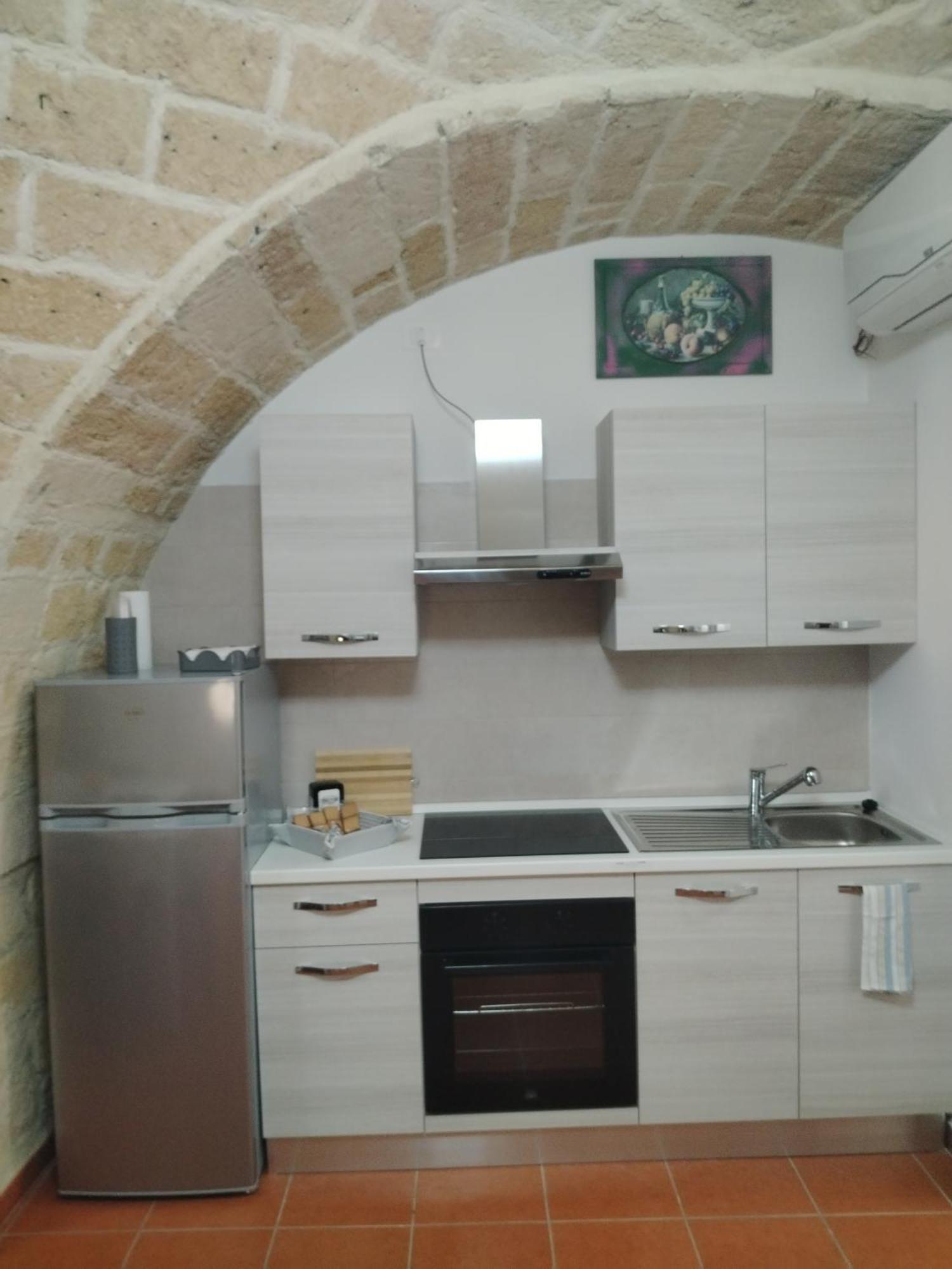 Casa Vacanza Nel Cuore Della Pietra Barletta Extérieur photo