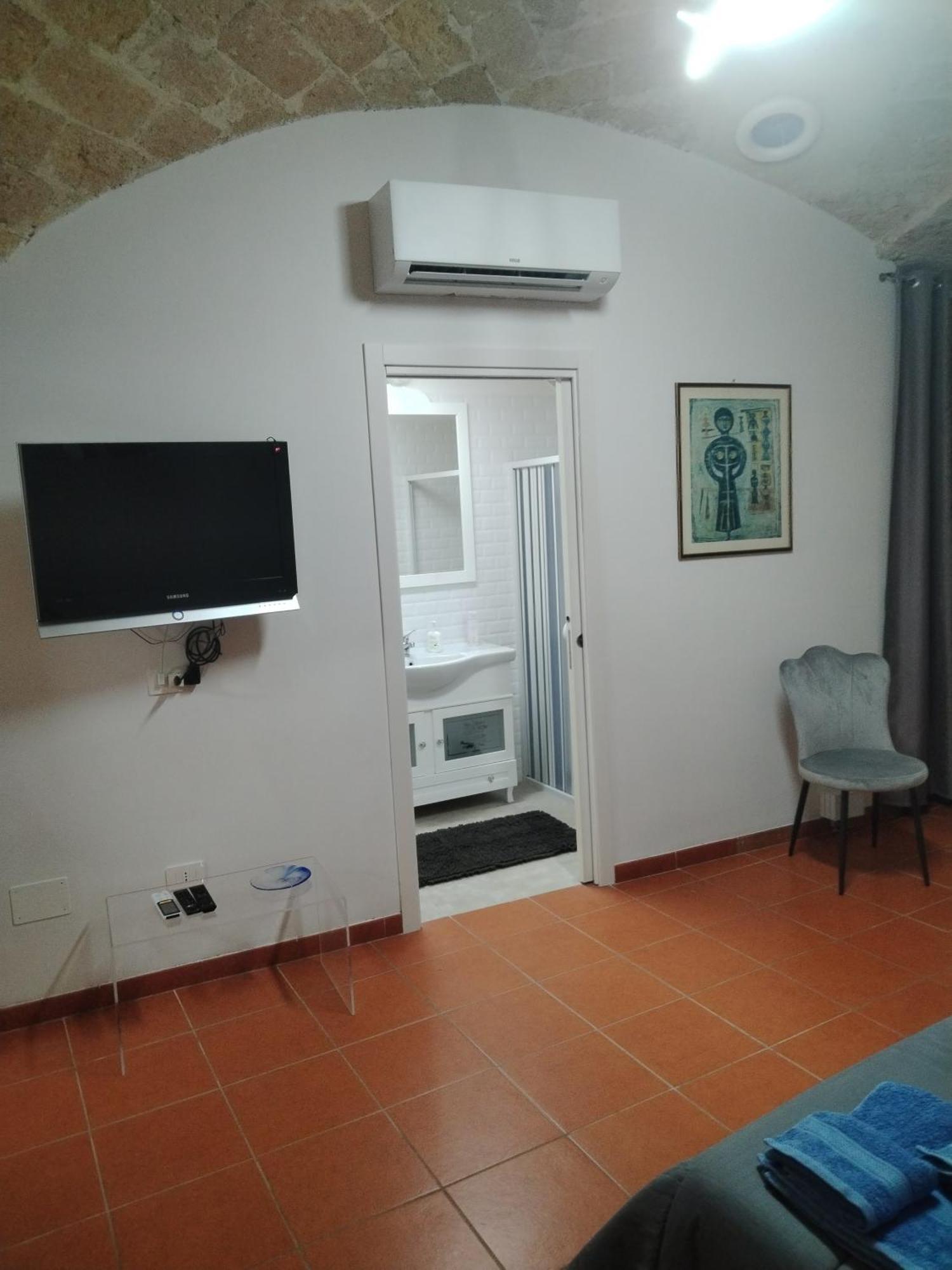 Casa Vacanza Nel Cuore Della Pietra Barletta Extérieur photo